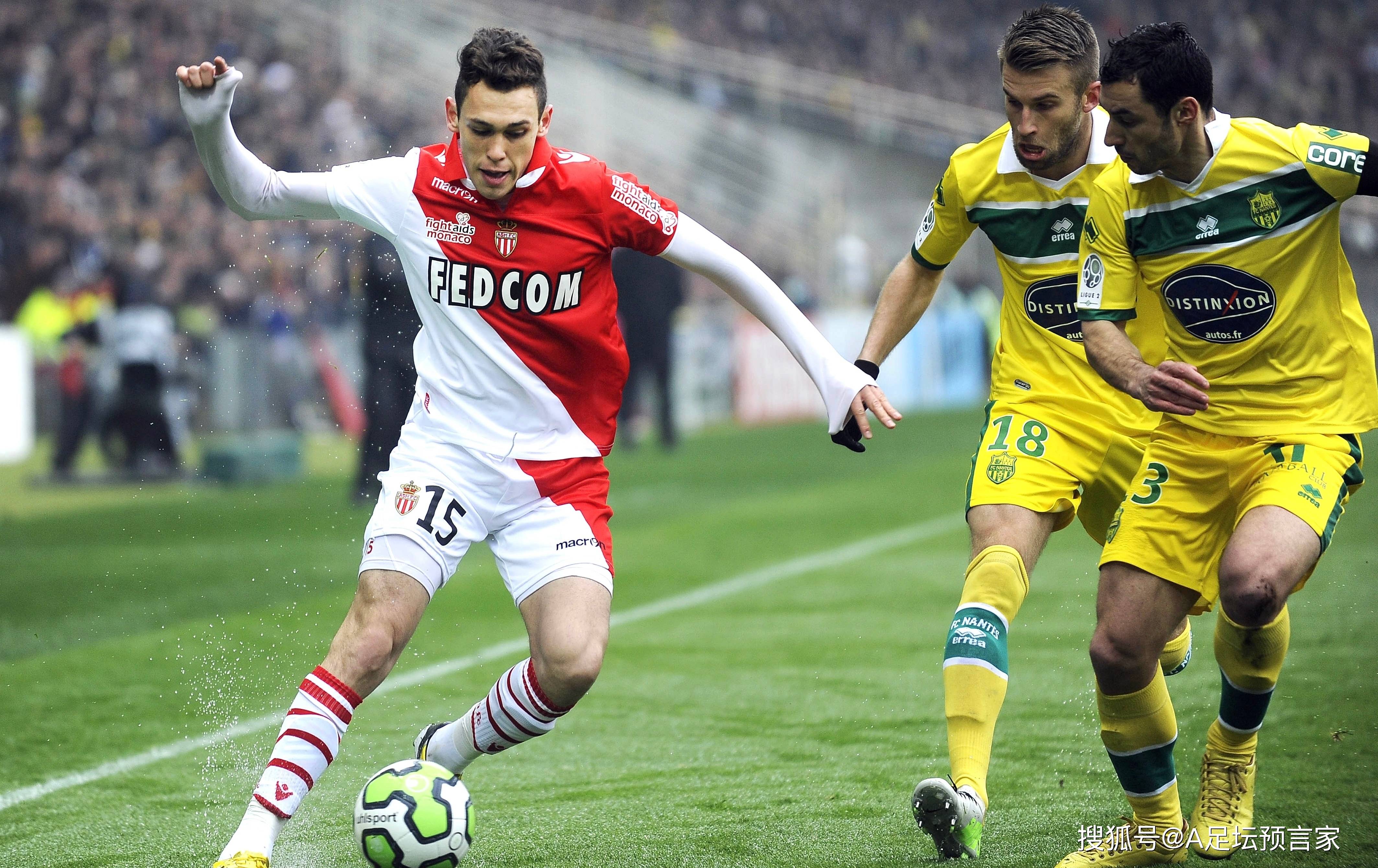 赛地聚焦：意大利杯集结日热度飙升，马德里竞技单刀错失，引发热议，更衣室氛围转暖