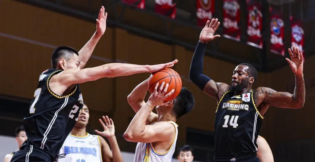 CBA常规赛倒计时；尼斯加时末段再遭质疑；细节引发关注；话题不断；更衣室氛围转暖的简单介绍-AYX SPORTS